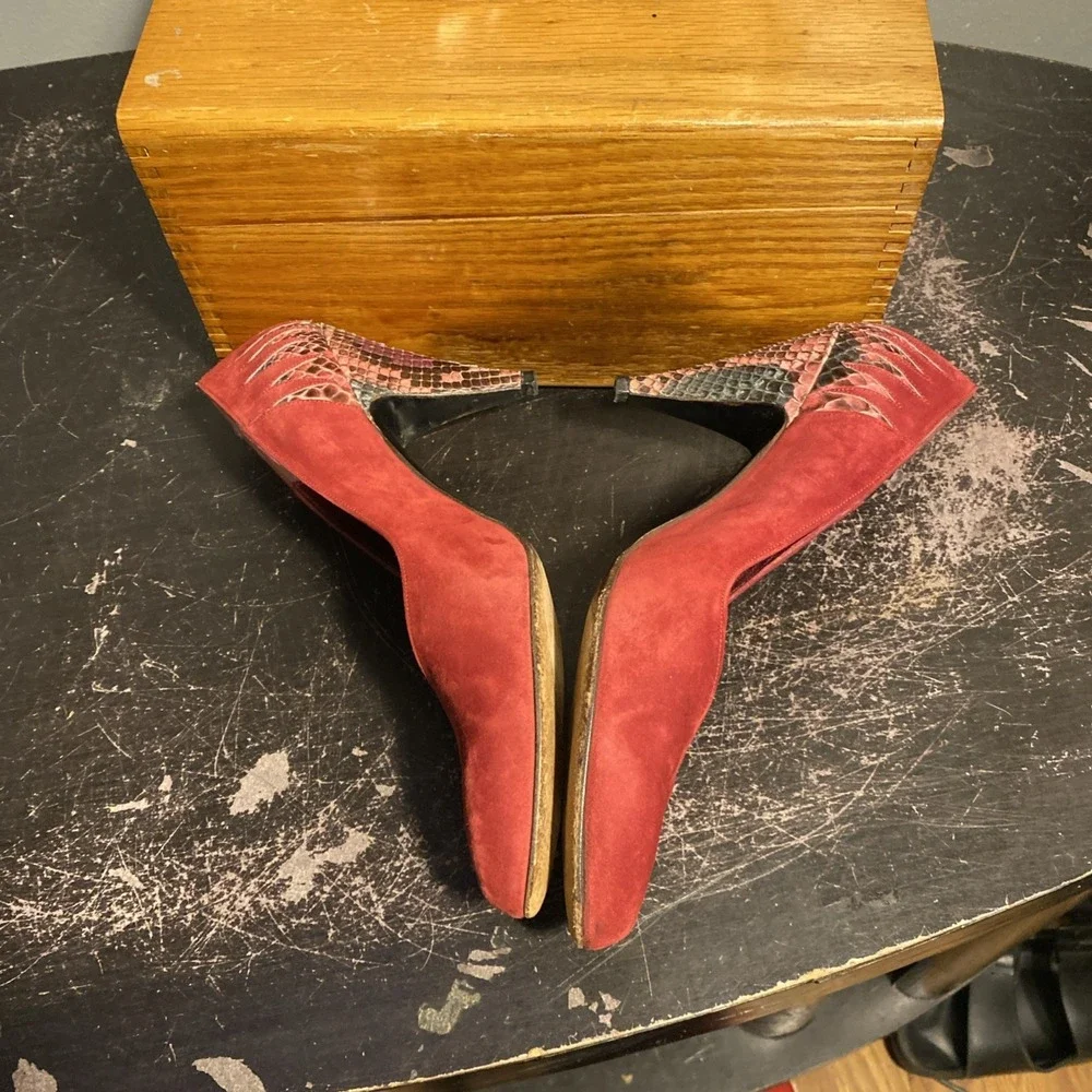 STUART WEITZMAN RED SNAKE‎ SKIN PATTERN SUEDE HIGH HEEL SHOES SIZE 8M